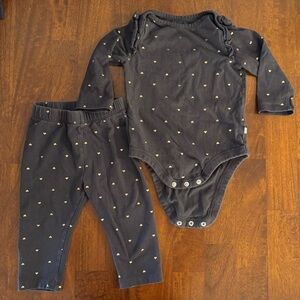 3/$15 GAP Baby Bodysuit w/pants, Black with Gold Hearts, 6-12 months